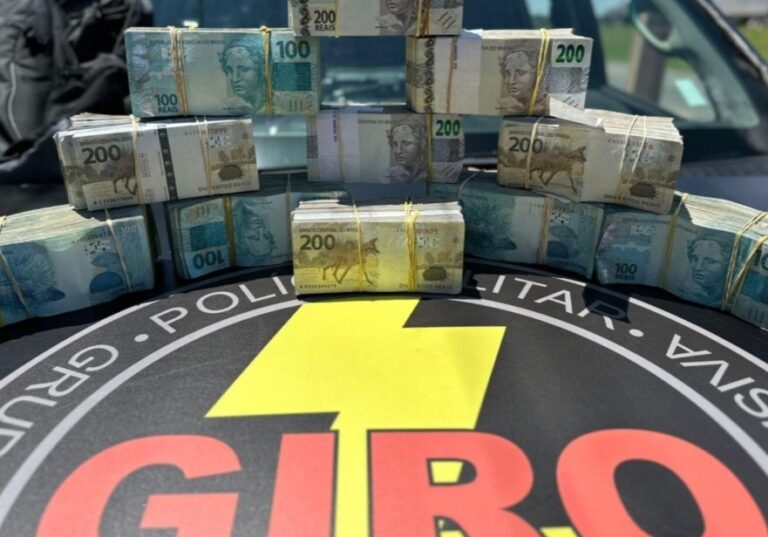 Homem é abordado em Goiás levando para Brasília R$ 850 mil em mochila