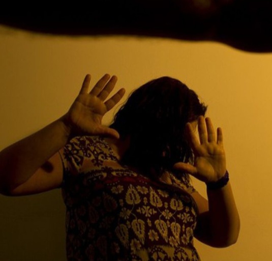 Justiça determina  monitoramento eletrônico para condenado que agredir companheira