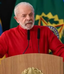 Lula sanciona lei que proíbe uso de linguagem neutra na administração pública