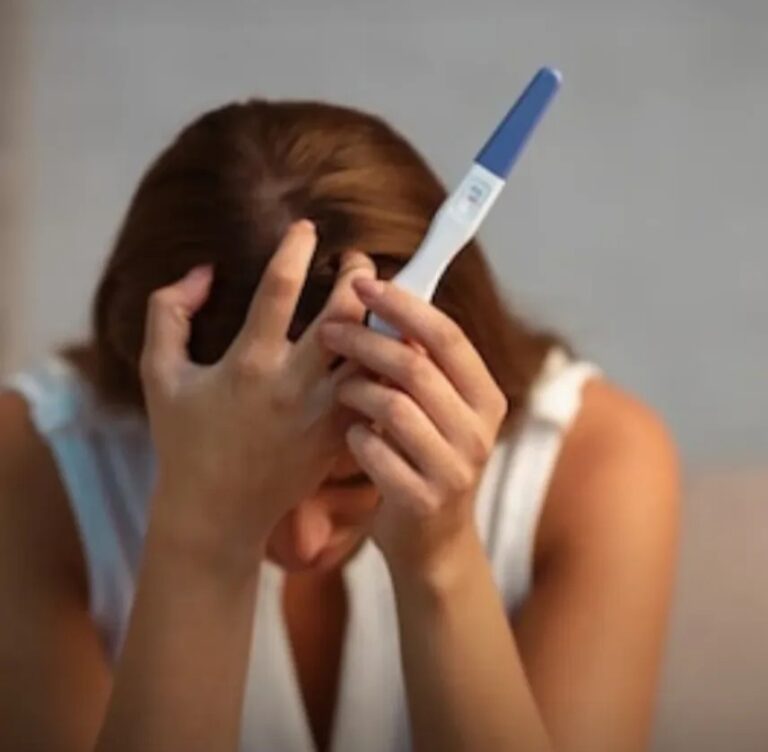 Homem processa vizinho por não engravidar a  sua própria  esposa  mesmo com 72 tentativas