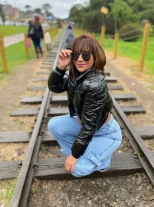 Mulher arrastada por carro está respirando sem aparelhos, diz irmã