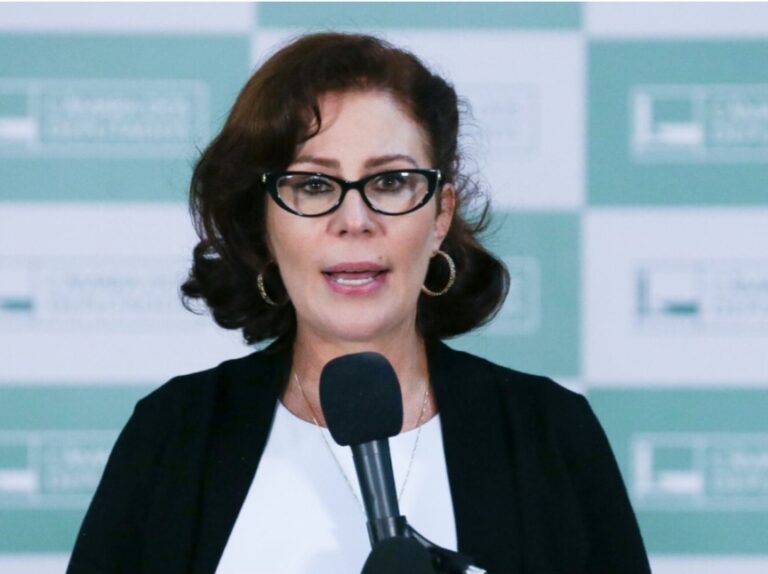 CCJ da Câmara  aprova cassação de Carla Zambelli