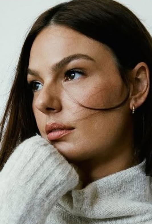 Homem que perseguia Isis Valverde há 20 anos é preso no Rio