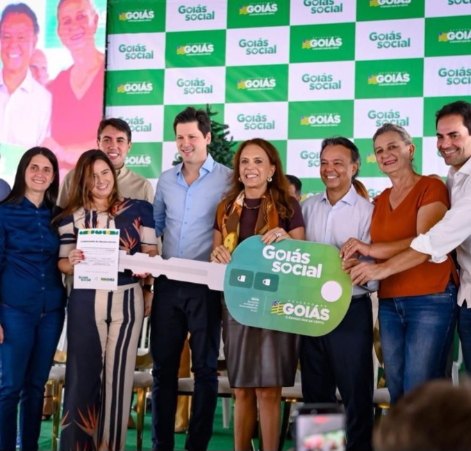 Gracinha Caiado e Daniel Vilela entregam  246 veículos para assistência social dos municípios