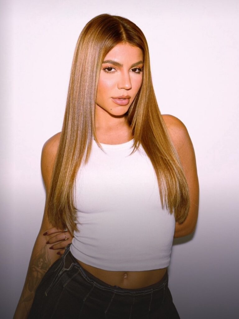 Ex-BBB Hariany Almeida assume romance com famoso; veja quem é