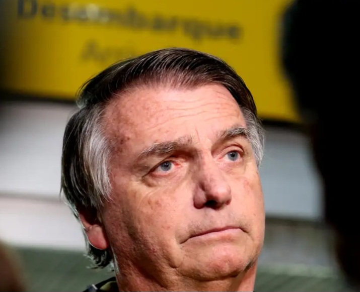 Moraes autoriza cirurgia de Bolsonaro no Natal