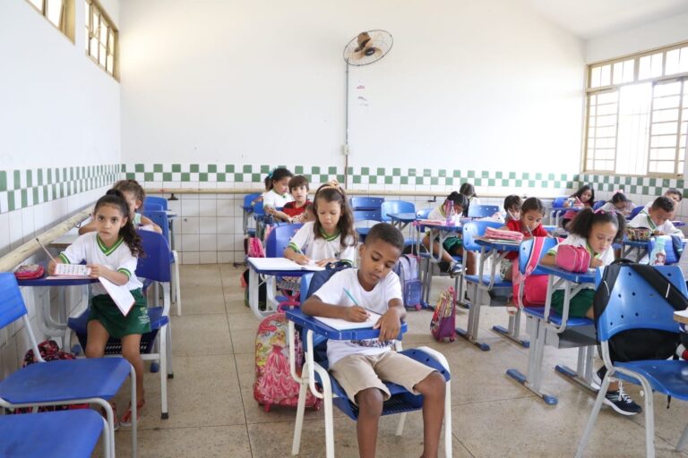 Senador Canedo inicia matrículas de novatos na rede municipal de  Educação