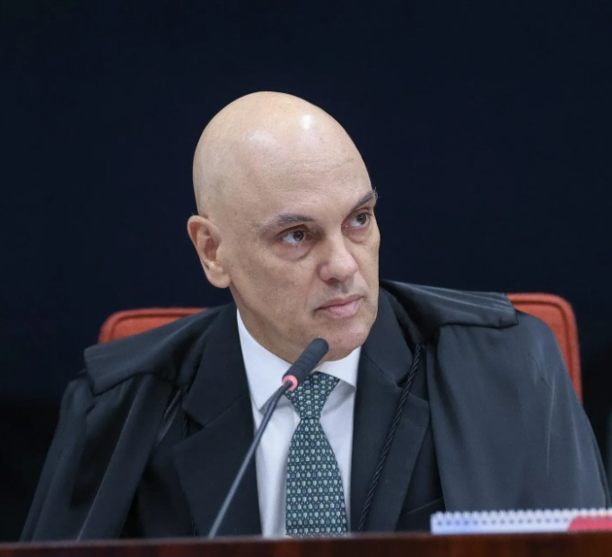 Defesa de Bolsonaro  pede a Moraes que ex-presidente possa reduzir pena com leitura de livros