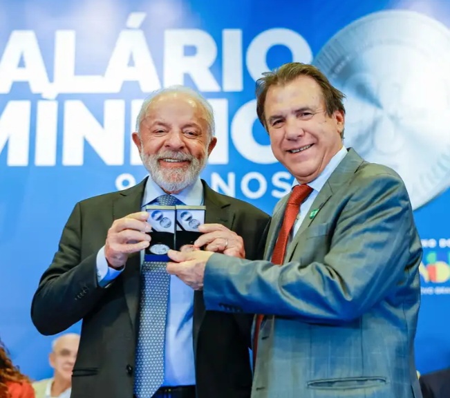 Lula diz que Salário mínimo é baixo ,mas aponta importância de direito