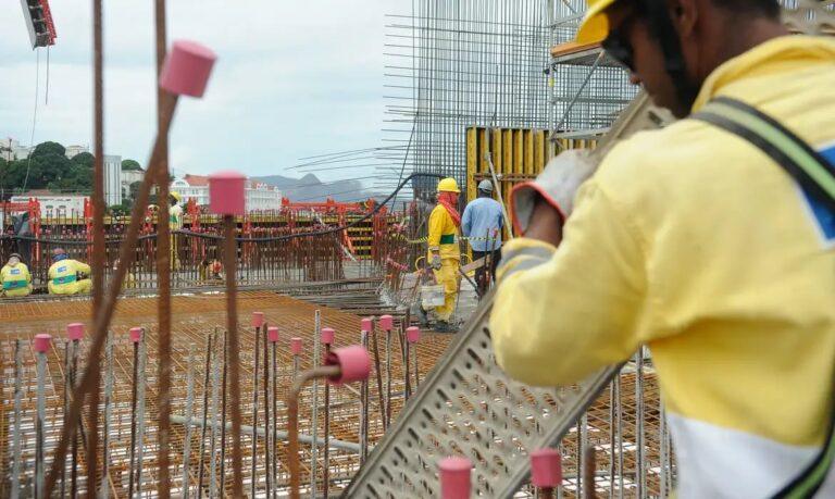 Confiança da construção civil cai em dezembro e atinge menor nível desde 2021