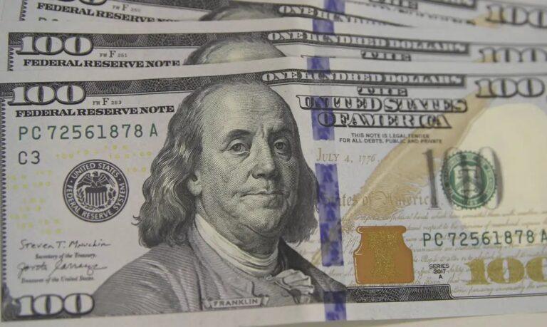 Dólar: moeda encerra o último pregão com terceira queda seguida