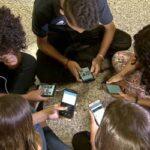 Governo regulamenta ECA Digital e proíbe rolagem infinita para crianças e adolescentes