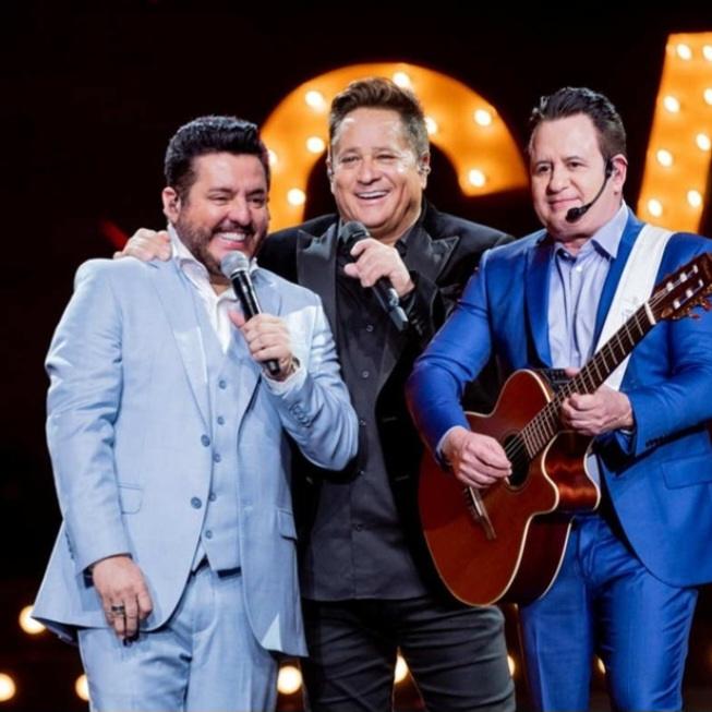 Leonardo e Bruno  e Marrone anunciam despedida da turnê Cabaré