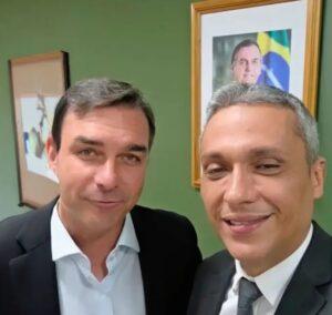 Flávio Bolsonaro  participa do lançamento da pré-candidatura  de Gustavo Gayer ao Senado