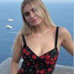 Jovem processa mãe por gastar herança deixada pelo pai,com grifes,cirurgias e carros