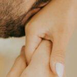 Justiça  da Espanha  decide que beijo na mão sem consentimento pode ser agressão sexual