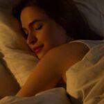 Pesquisa revela que sentir muito amor por alguém pode aumentar a sensação de sono