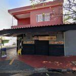 Hamburgueria em SP oferece salário maior para candidata de 17 anos usar roupa decotada