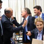 Bancada do Agro no Senado derrota governo e aprova resgate bilionário a produtores em comissão