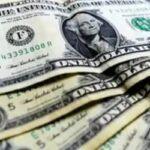 Dólar encerra último pregão em leve queda, aos R$ 4,98