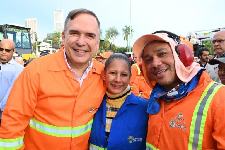 Prefeito Sandro Mabel apresenta nova frota da Comurg com 167 equipamentos