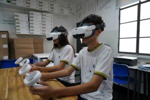 Governo de Goiás entrega kits de óculos de realidade virtual para 104 escolas