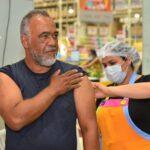 Prefeitura de Aparecida promove vacinação noturna em supermercados para proteger a população antes das férias