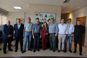 Prefeito Leandro Vilela recebe missão portuguesa e fortalece diálogo para cooperação econômica e tecnológica em Aparecida