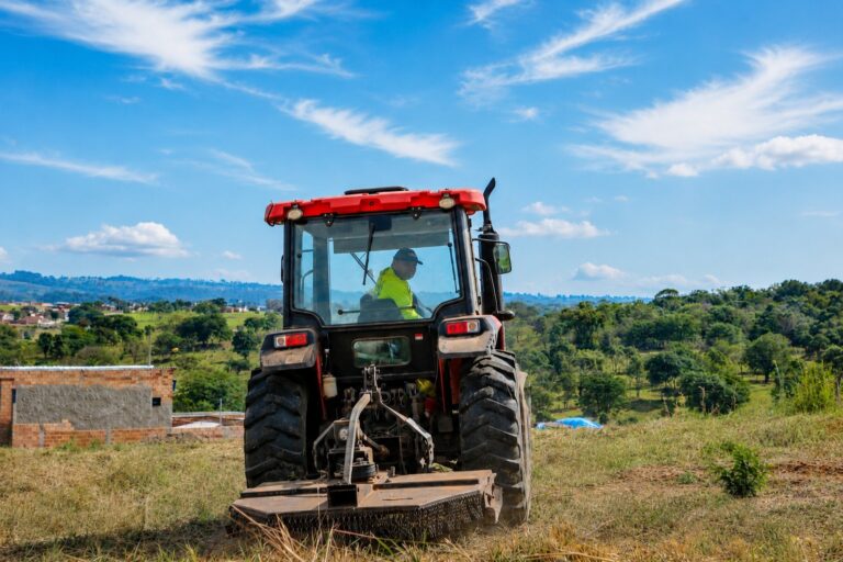 Obras e serviços de manutenção avançam por diferentes regiões de Senador Canedo
