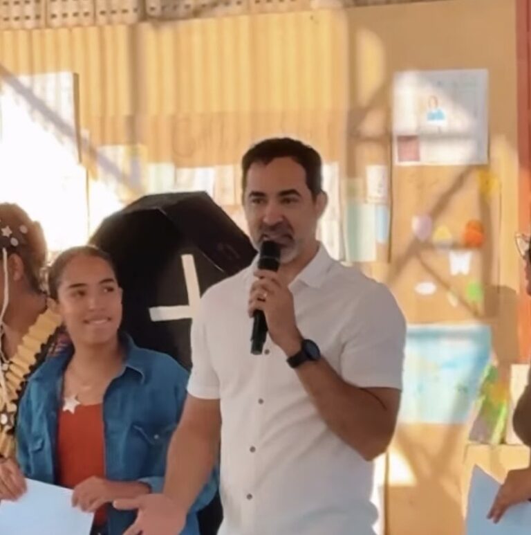 Fernando Pellozo participa de roda de conversa na Escola João Carneiro e compartilha reflexões de Bráulio Bessa