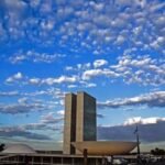 CACB e CNM discutem adoção do voto distrital misto no Brasil